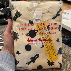 Hanna Andersson Cream Pajama set with Black Star and Rocket Design US 10 | 140cm